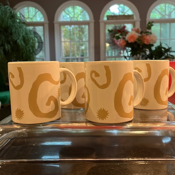 Oscar de la Renta Coffee Mugs. Gold and White designer swirls. Set of 4. - Picture 2 of 9